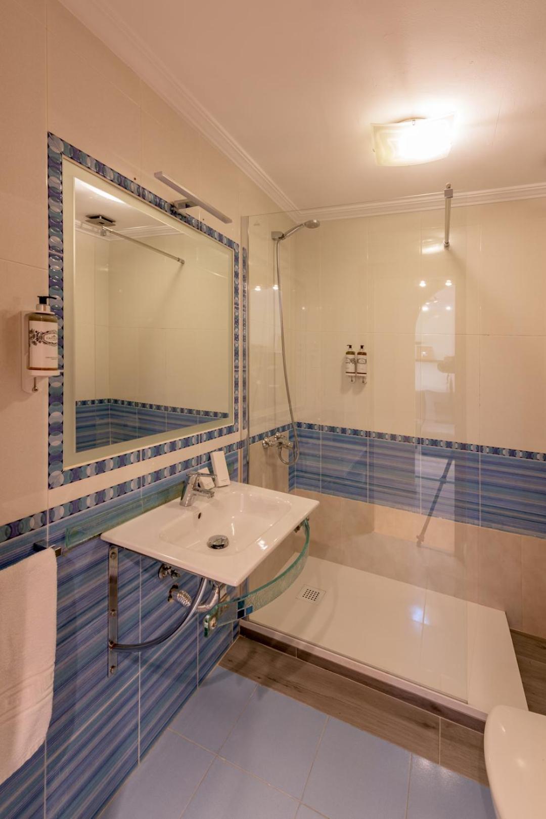 Apartamento Centrico Sibarys- 2 Dormitorios 네르하 외부 사진